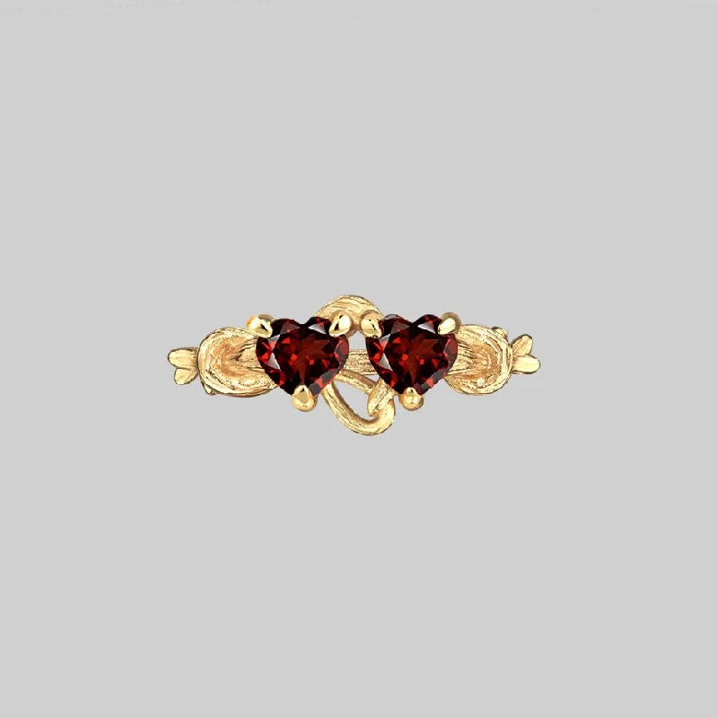 ENTANGLED. Quantum Garnet Hearts Ring - Gold